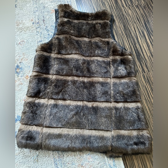 Chic faux fur vest - Picture 3 of 5